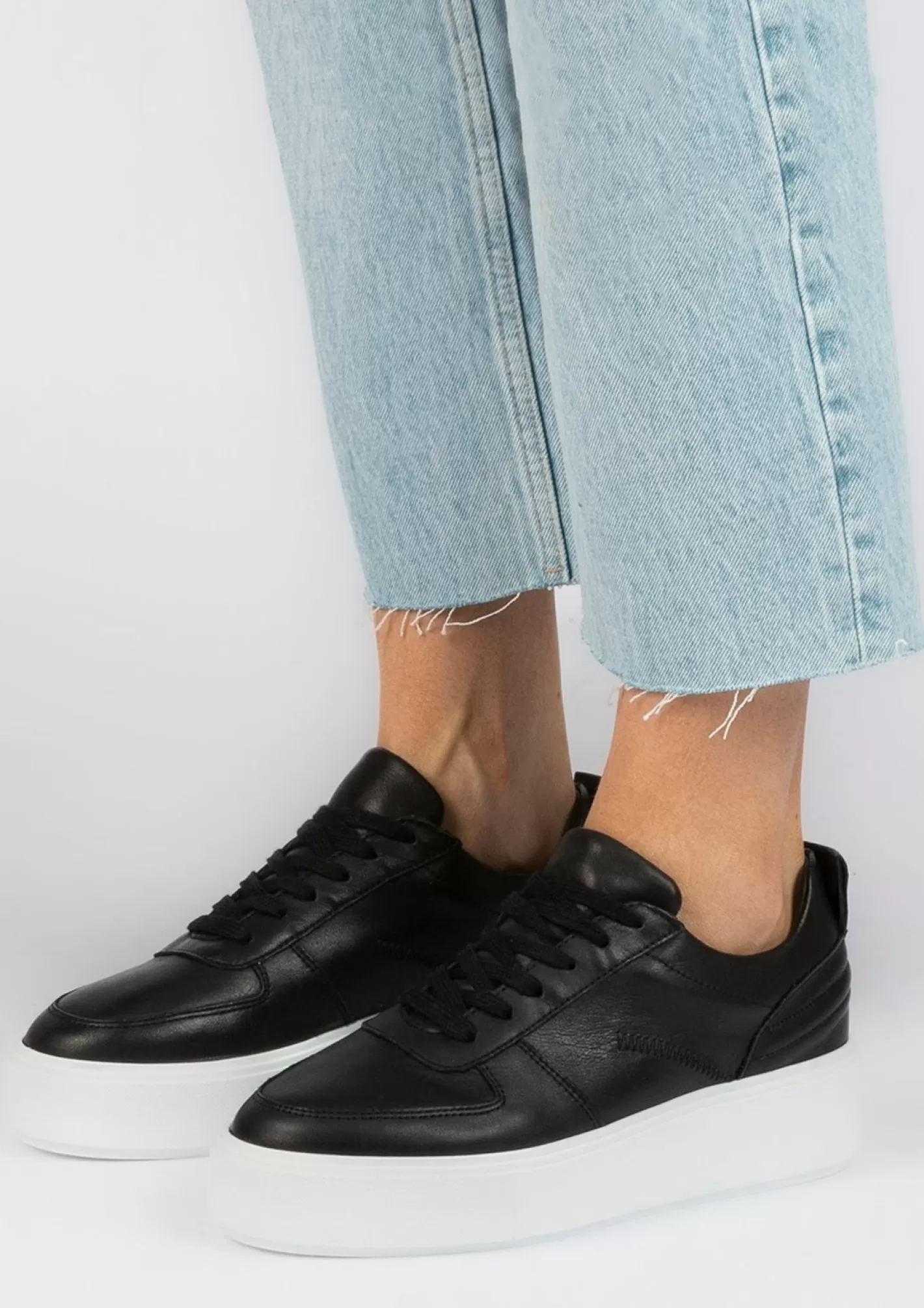 Baskets En Cuir - Noir<Sacha Outlet