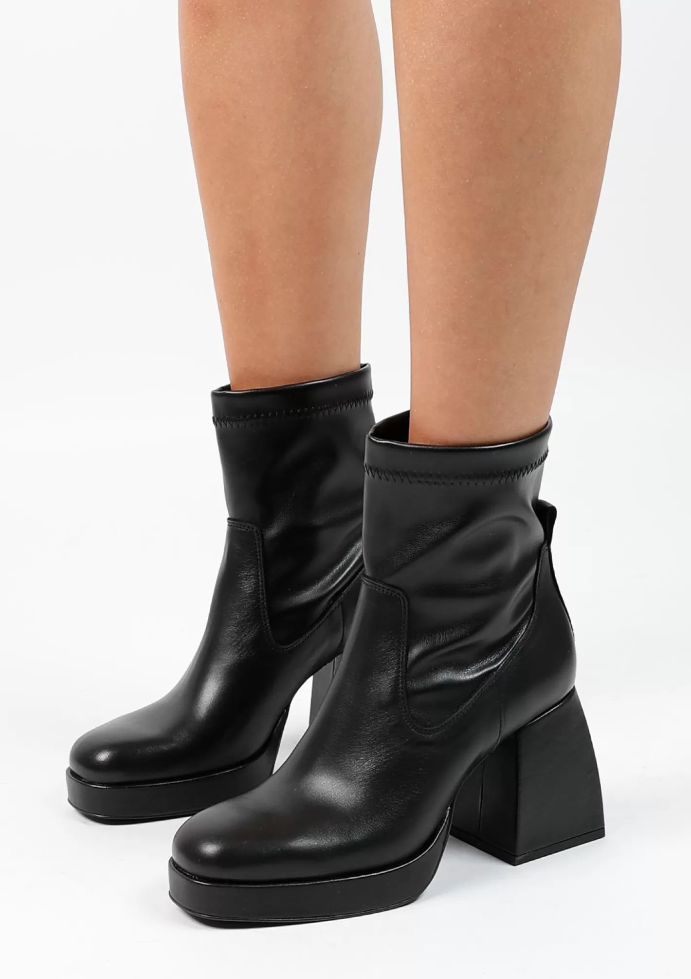 Bottines Cuir A Talon - Noir<Sacha Cheap