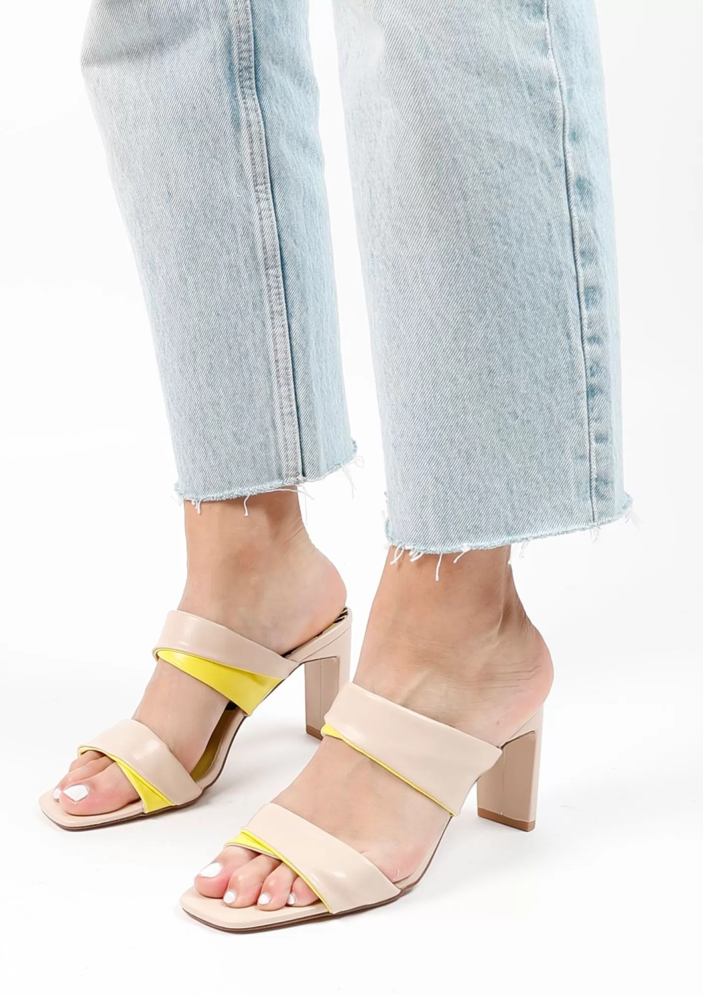 Mules Avec Details - Beige<Sacha Online