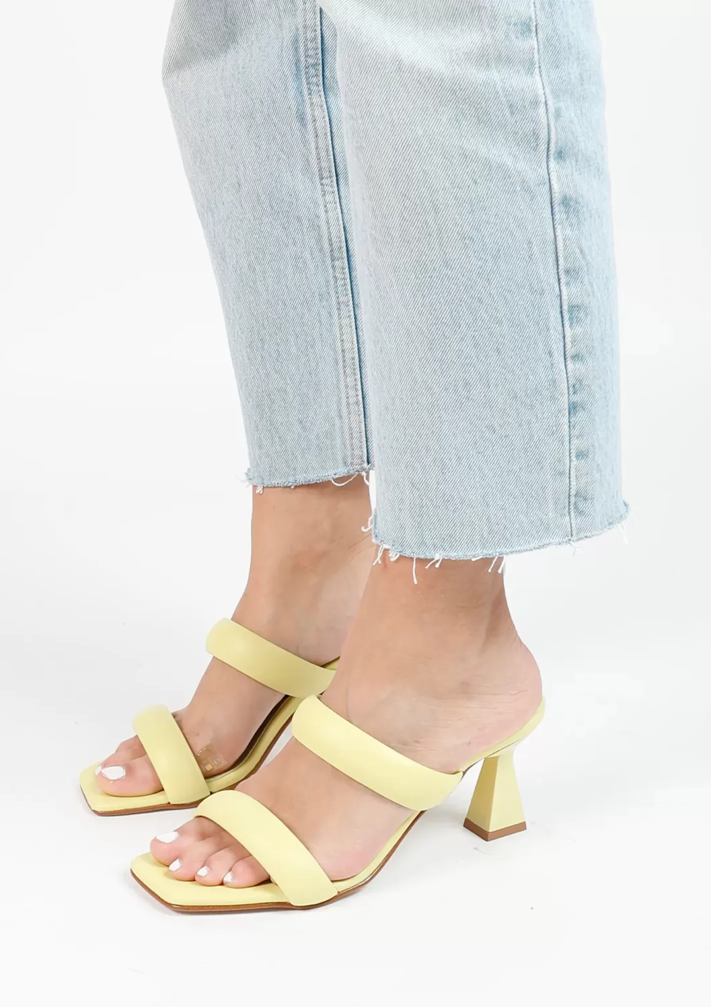 Mules En Cuir Avec Talon Entonnoir - Jaune<Sacha Store