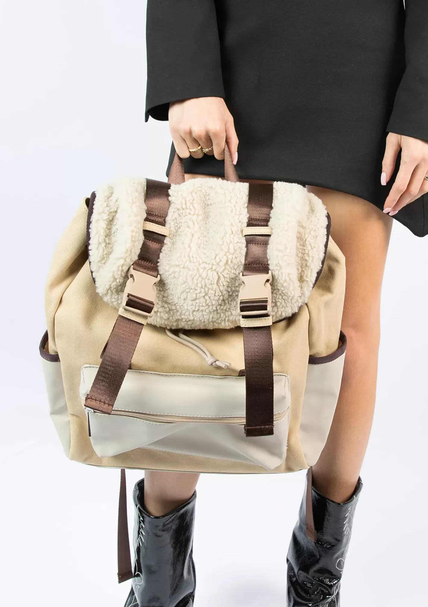 Sac A Dos Avec Details Duveteux - Beige<Sacha Hot